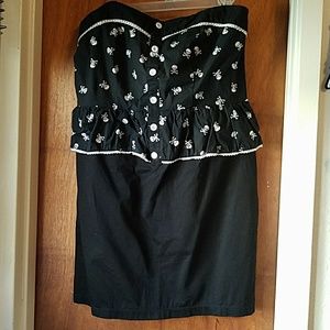 🚫SOLD🚫☠Strapless Skull & Crossbones Skirt☠